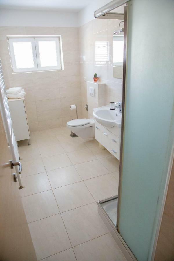 Apartman Matea Appartement Malinska Buitenkant foto